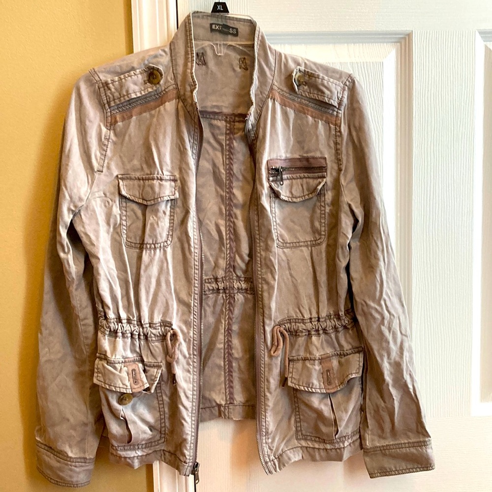 Express Khaki lightweight jacket with 4 front pockets and adjustable waist